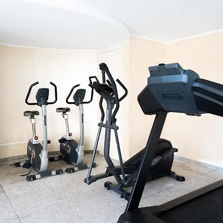 Le Victoria: Seafront Elegance with Pool and Sauna in Menton Exterior photo