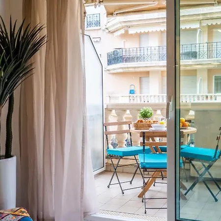 Le Victoria: Seafront Elegance with Pool and Sauna in Menton Exterior photo