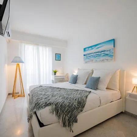 Le Victoria: Seafront Elegance with Pool and Sauna in Menton Exterior photo