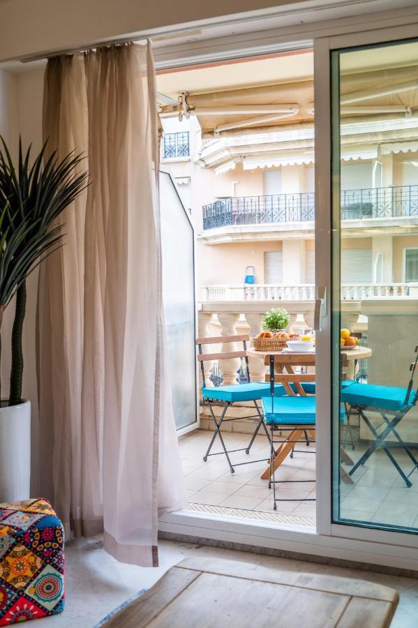 Le Victoria - Beau 2p Avec Vue Mer, Balcon, Piscine, Sauna Et Parking Prive Au Centre De Menton